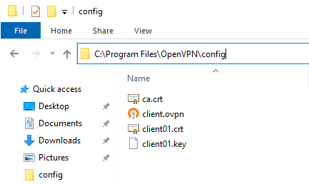 Client files L'explorateur de fichiers montre le dossier de configuration OpenVPN avec les fichiers de certificats et de clés.